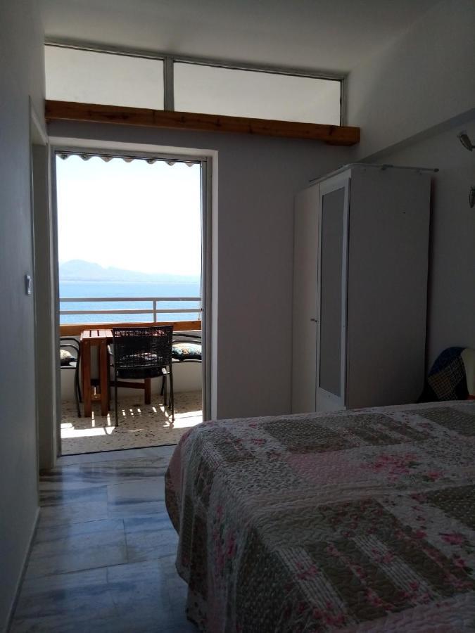 Atlas Apartment With Private Beach And Seaview Loutraki  Eksteriør bilde
